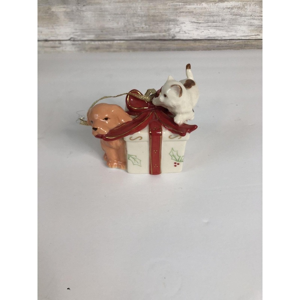 Avon Collectible Ornament Dog And Cat In Gift Box China 2006